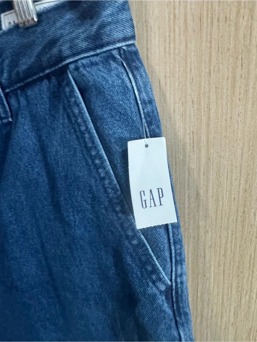 Men’s GAP Medium Wash Relaxed Straight Leg Jeans Size 32 NWT